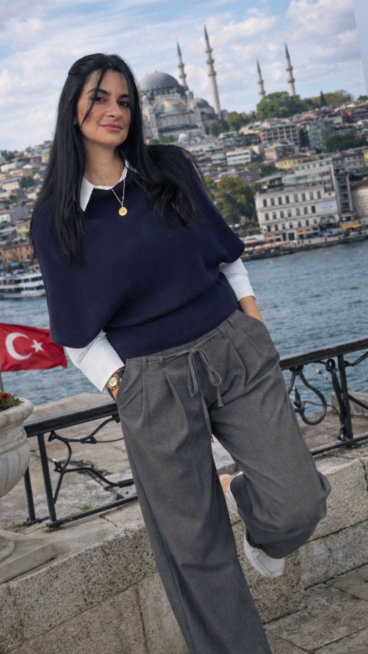 Relaxed Pleated Straight-Leg Pants – Charcoal Grey