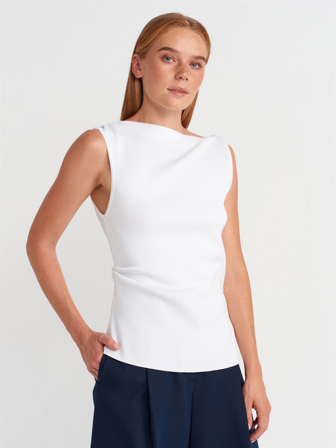 Élan Sculpt Top-white - Image 2